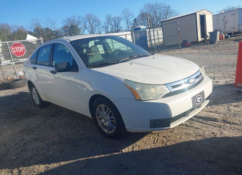 2011 Ford Focus SE (VIN 1FAHP3FNXBW136757) main photo