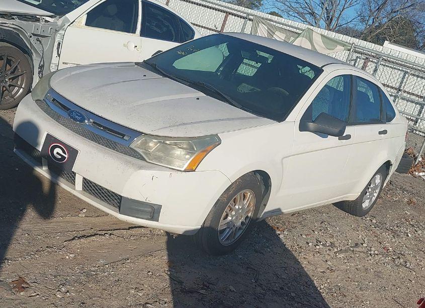 Photo 2 of 2011 Ford Focus SE (VIN 1FAHP3FNXBW136757)