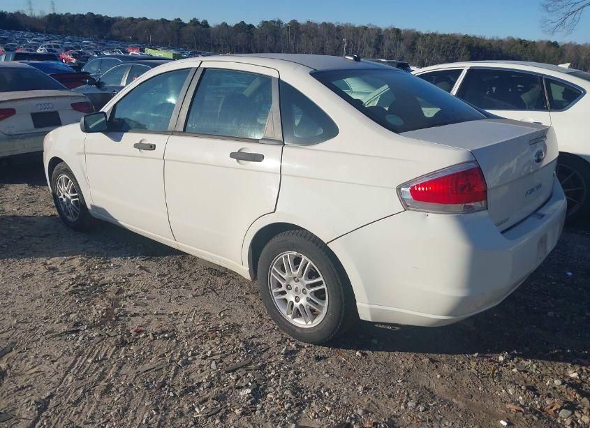 Photo 3 of 2011 Ford Focus SE (VIN 1FAHP3FNXBW136757)