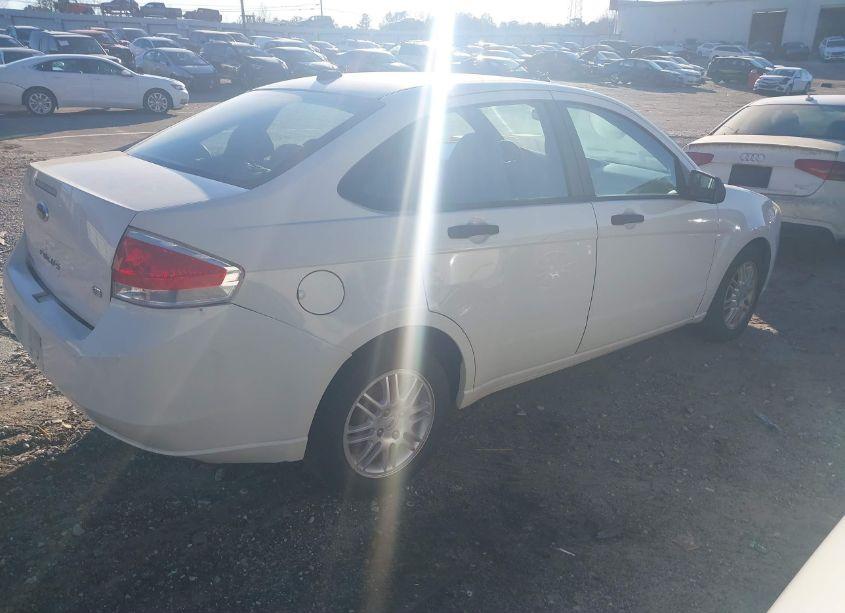 Photo 4 of 2011 Ford Focus SE (VIN 1FAHP3FNXBW136757)