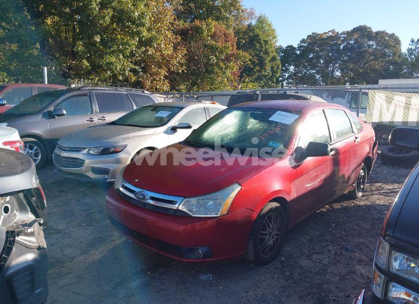 Photo 2 of 2011 Ford Focus SE (VIN 1FAHP3FNXBW149069)