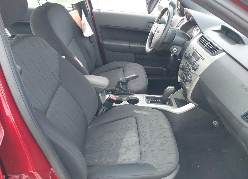 Photo 5 of 2011 Ford Focus SE (VIN 1FAHP3FNXBW163750)