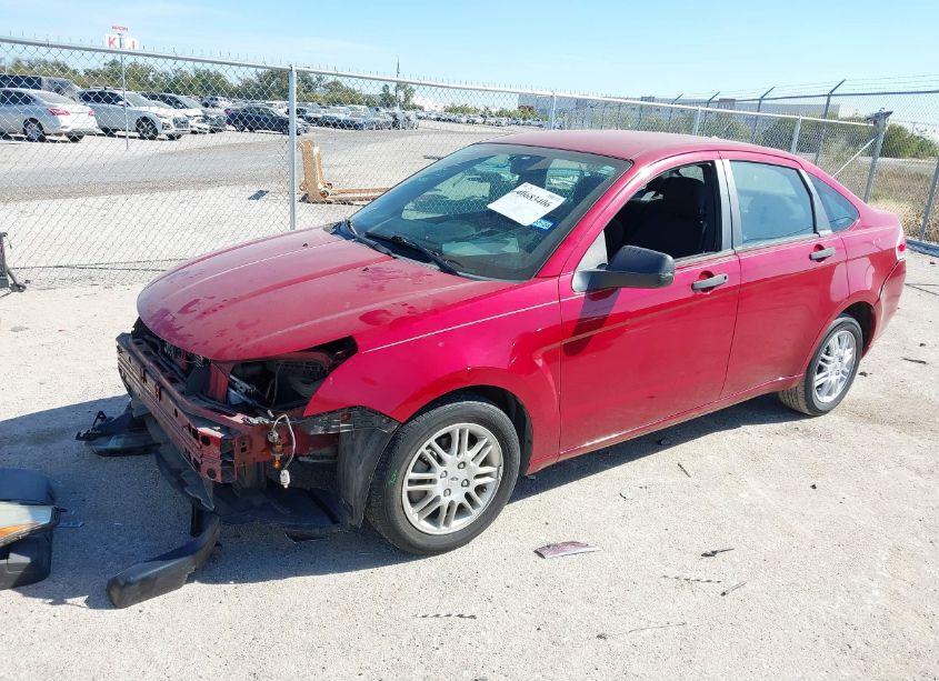 Photo 2 of 2011 Ford Focus SE (VIN 1FAHP3FNXBW165143)