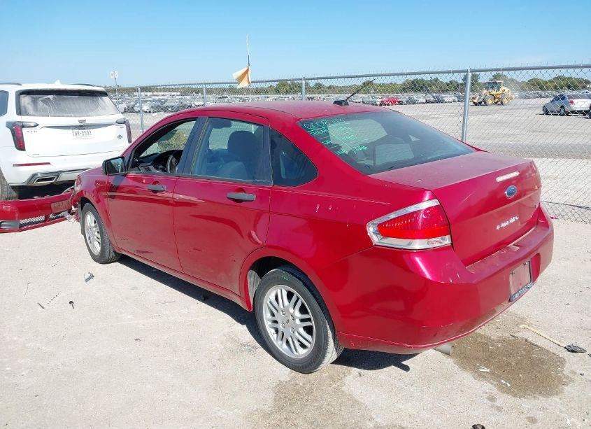 Photo 3 of 2011 Ford Focus SE (VIN 1FAHP3FNXBW165143)
