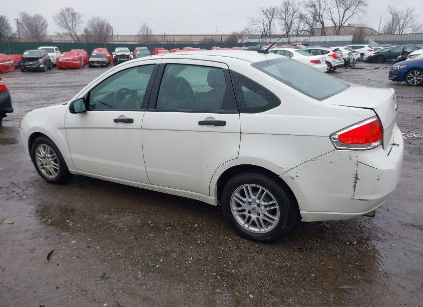 2011 Ford Focus SE (VIN 1FAHP3FNXBW180824) main photo