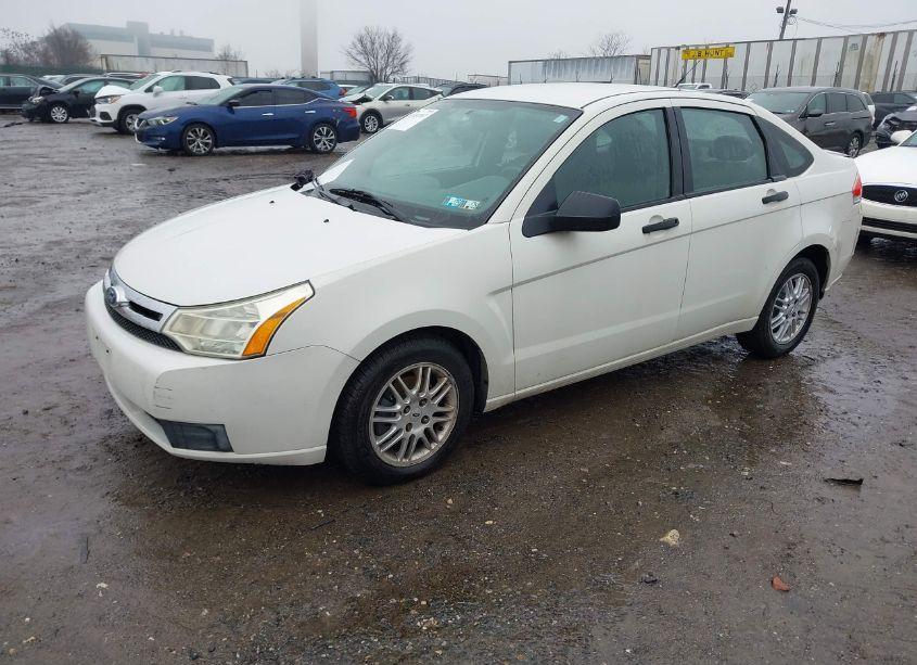 Photo 2 of 2011 Ford Focus SE (VIN 1FAHP3FNXBW180824)