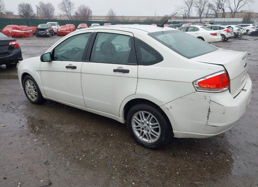 Photo 3 of 2011 Ford Focus SE (VIN 1FAHP3FNXBW180824)