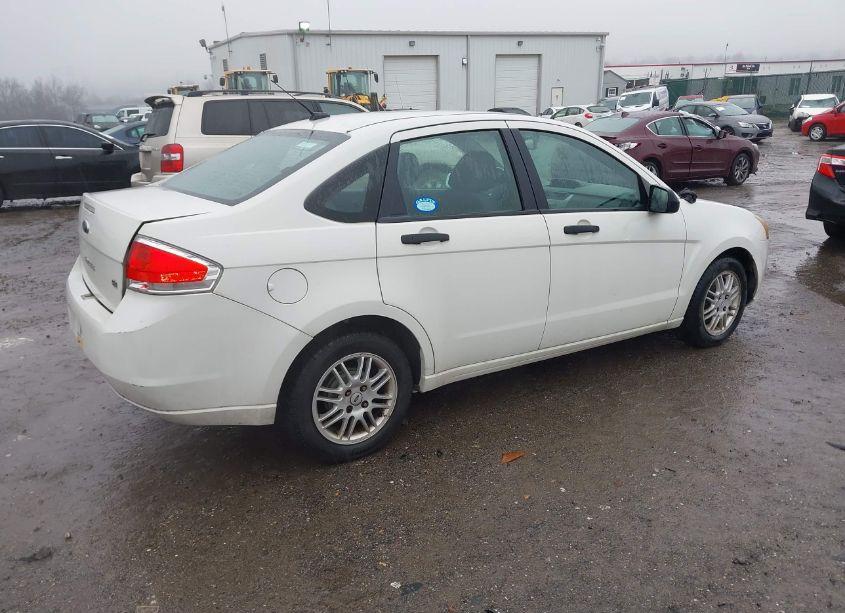 Photo 4 of 2011 Ford Focus SE (VIN 1FAHP3FNXBW180824)