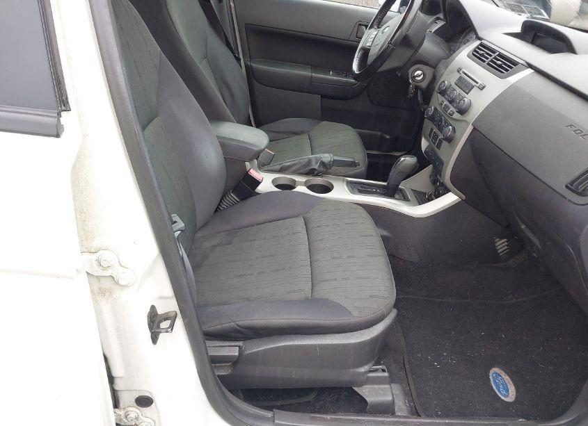 Photo 5 of 2011 Ford Focus SE (VIN 1FAHP3FNXBW180824)