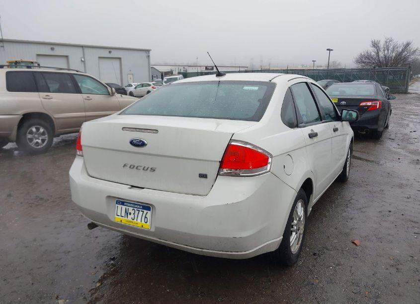 Photo 6 of 2011 Ford Focus SE (VIN 1FAHP3FNXBW180824)