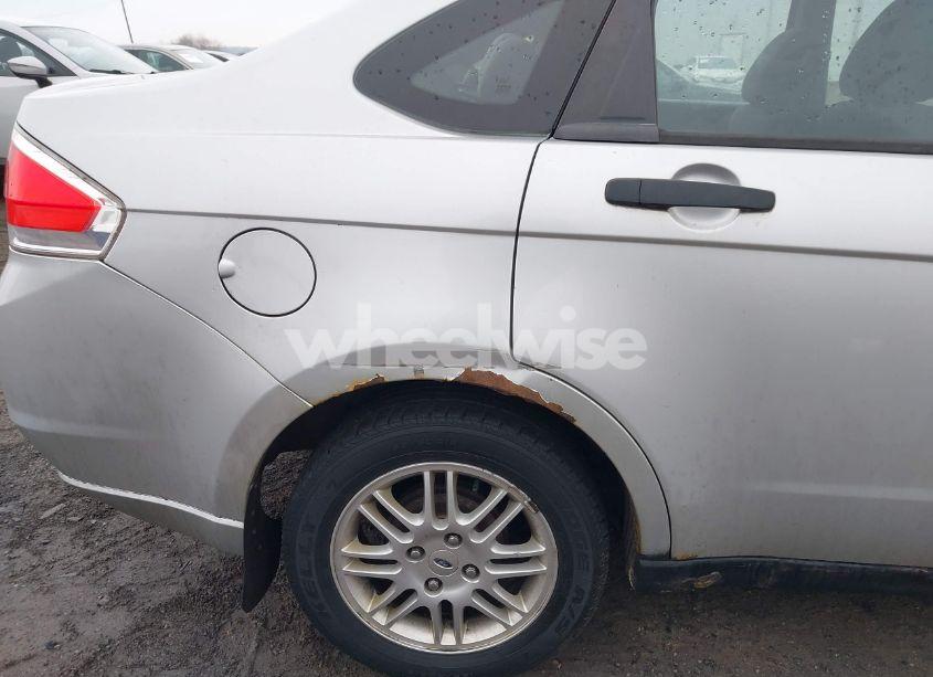 Photo 12 of 2011 Ford Focus SE (VIN 1FAHP3FNXBW194805)