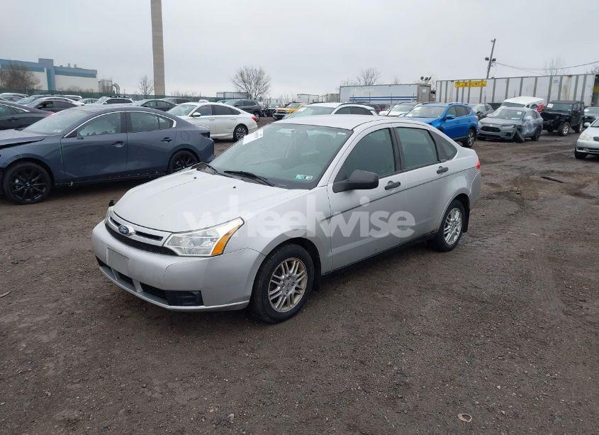 Photo 2 of 2011 Ford Focus SE (VIN 1FAHP3FNXBW194805)