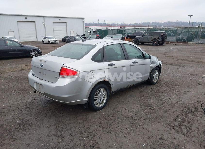 Photo 4 of 2011 Ford Focus SE (VIN 1FAHP3FNXBW194805)