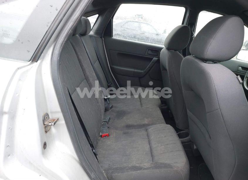 Photo 8 of 2011 Ford Focus SE (VIN 1FAHP3FNXBW194805)