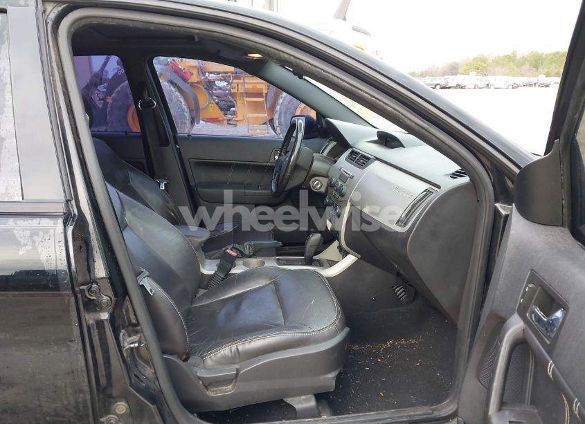 Photo 5 of 2010 Ford Focus SES (VIN 1FAHP3GN0AW270366)