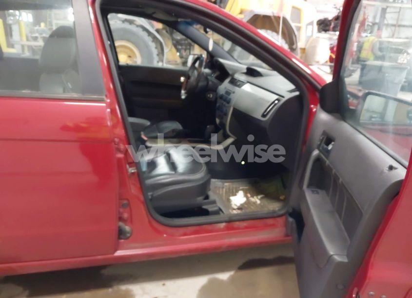 Photo 5 of 2011 Ford Focus SES (VIN 1FAHP3GN1BW113768)