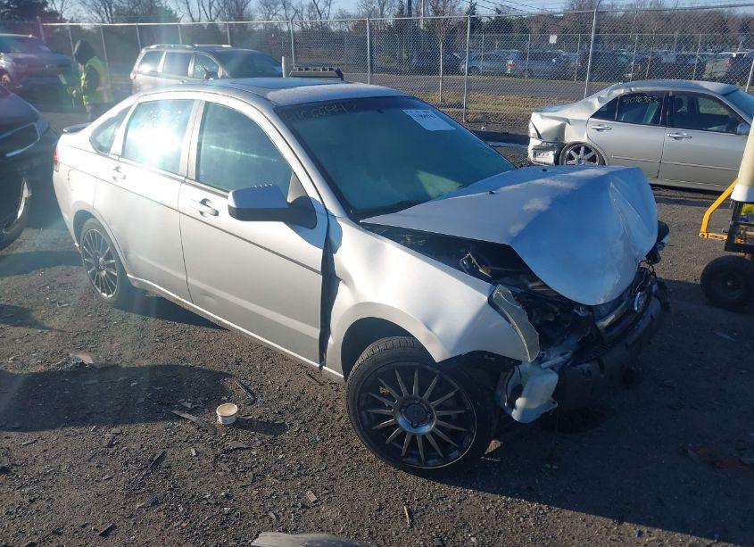 2011 Ford Focus SES (VIN 1FAHP3GN1BW143241) main photo