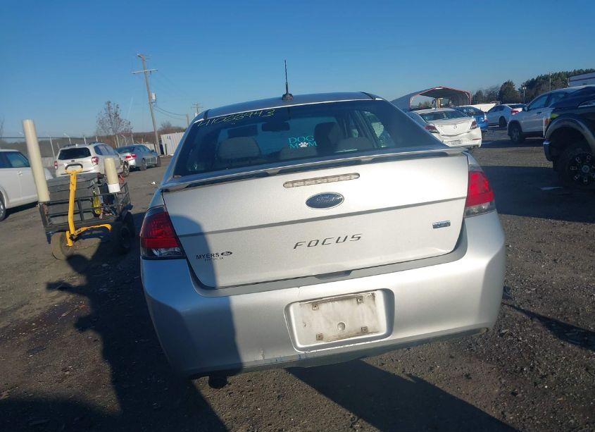 Photo 16 of 2011 Ford Focus SES (VIN 1FAHP3GN1BW143241)