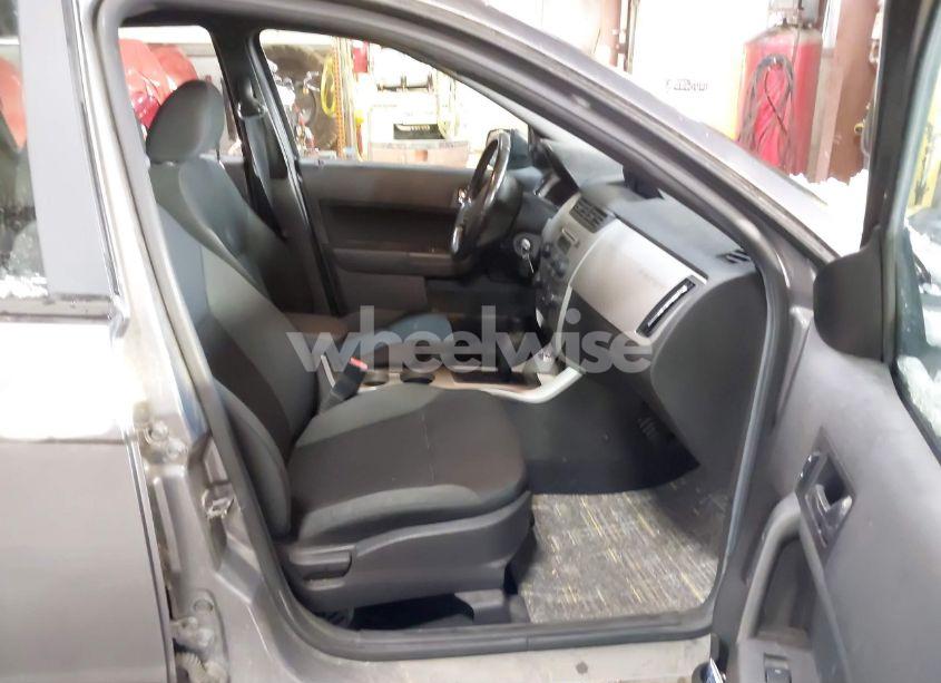 Photo 5 of 2010 Ford Focus SES (VIN 1FAHP3GN2AW144445)