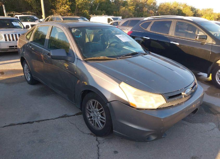 2010 Ford Focus SES (VIN 1FAHP3GN2AW181575) main photo