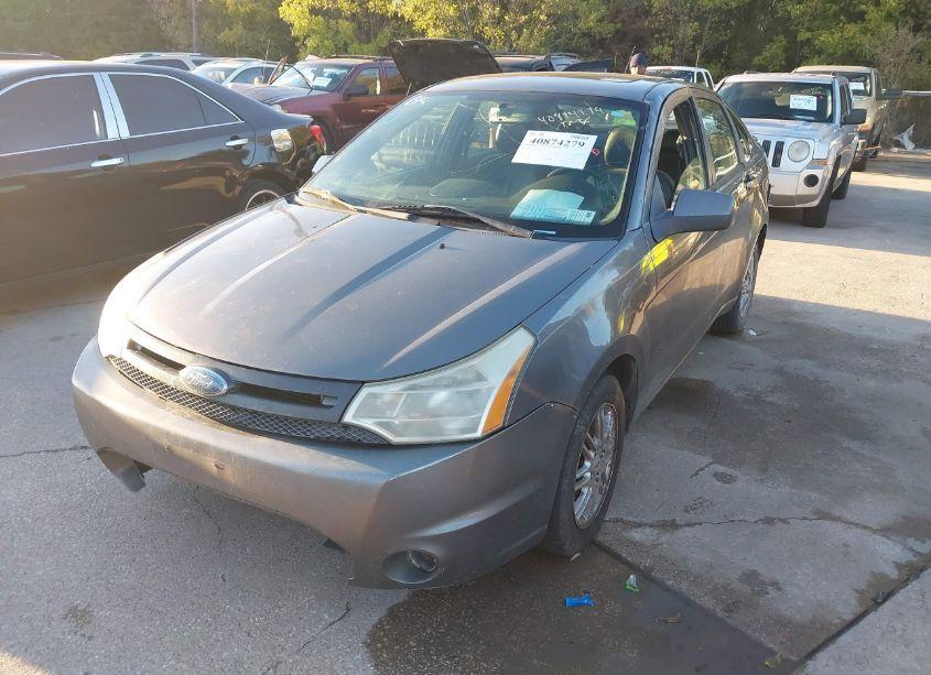 Photo 2 of 2010 Ford Focus SES (VIN 1FAHP3GN2AW181575)