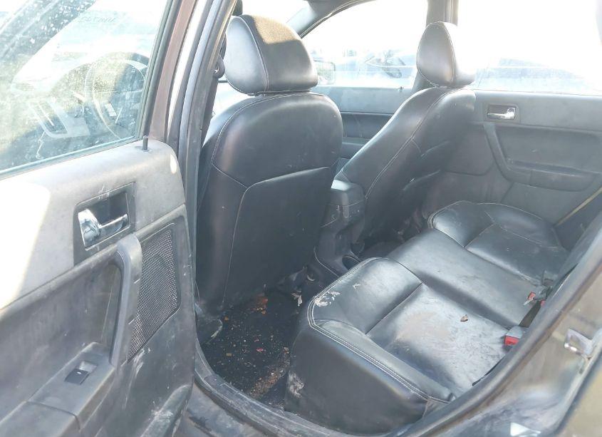 Photo 8 of 2010 Ford Focus SES (VIN 1FAHP3GN2AW181575)