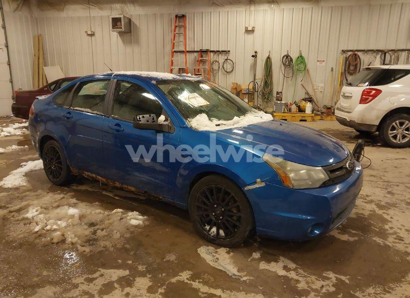 2011 Ford Focus SES (VIN 1FAHP3GN2BW163739) main photo