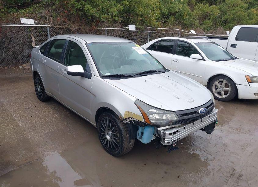 2011 Ford Focus SES (VIN 1FAHP3GN4BW130211) main photo
