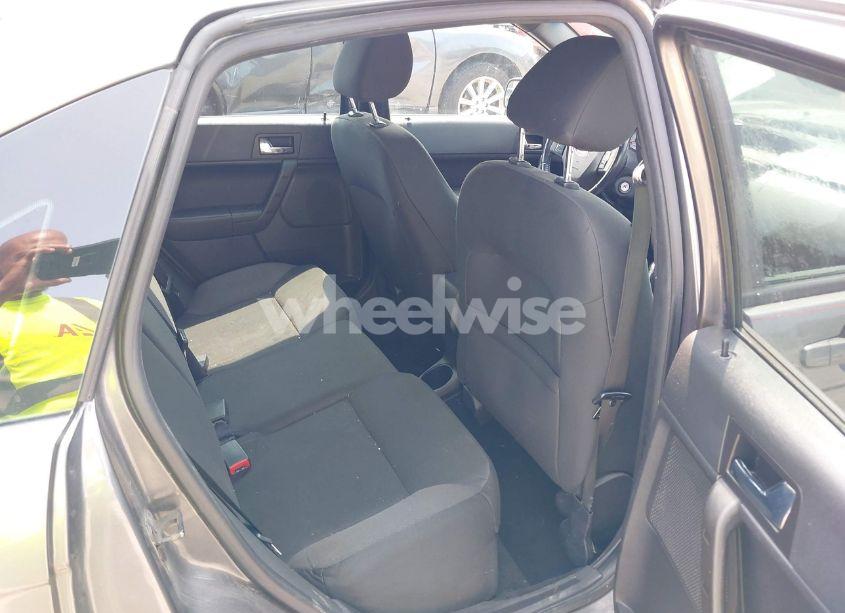 Photo 8 of 2010 Ford Focus SES (VIN 1FAHP3GN6AW262742)