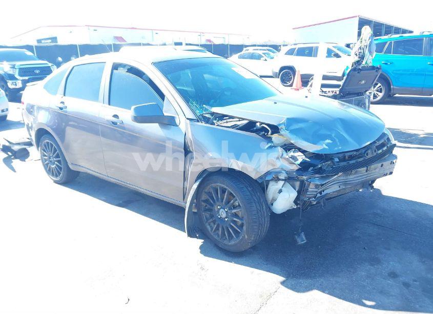 2010 Ford Focus SES (VIN 1FAHP3GN7AW181037) main photo