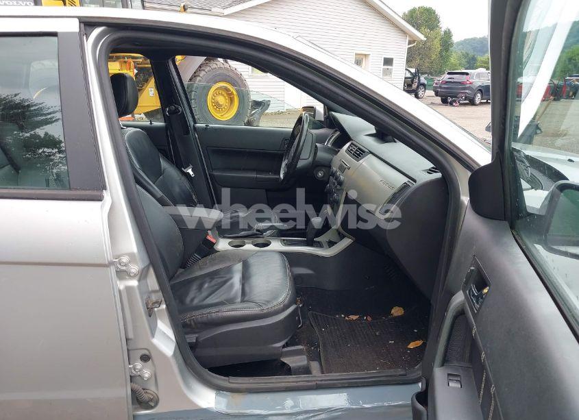 Photo 5 of 2011 Ford Focus SES (VIN 1FAHP3GN8BW113766)