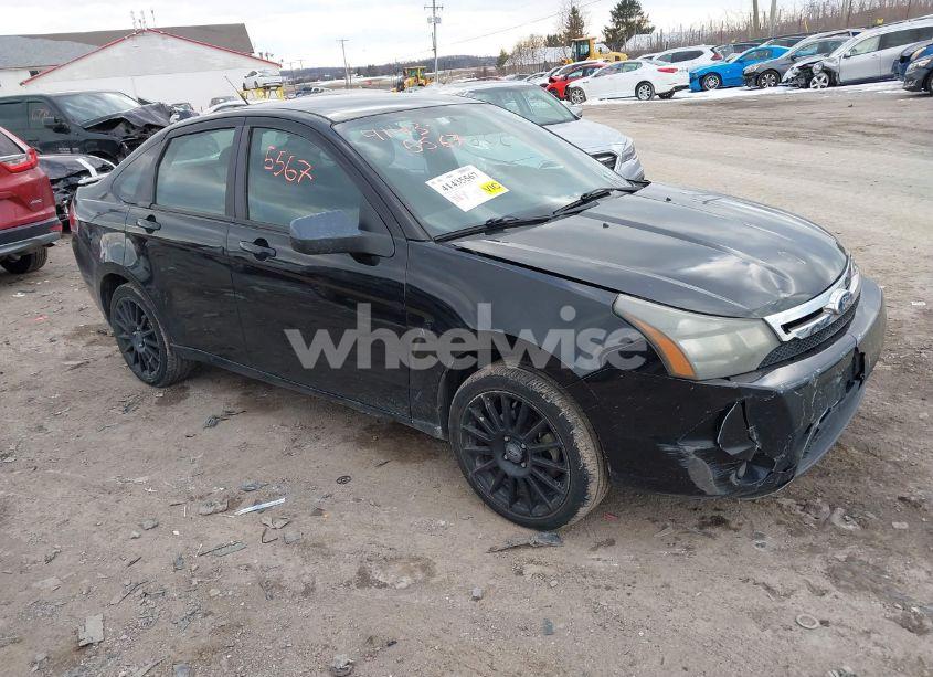 2010 Ford Focus SES (VIN 1FAHP3GN9AW236815) main photo