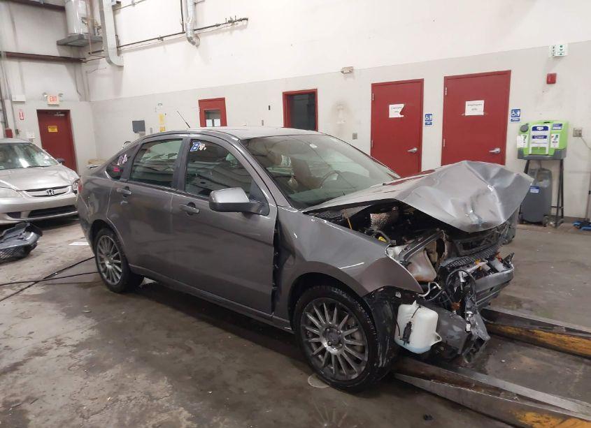 2011 Ford Focus SES (VIN 1FAHP3GN9BW150874) main photo