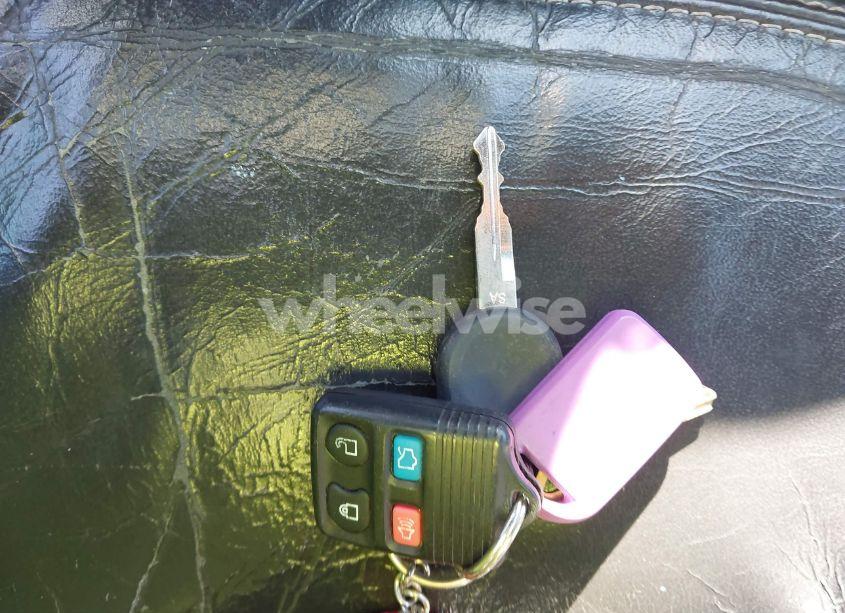 Photo 11 of 2010 Ford Focus SES (VIN 1FAHP3GNXAW223104)