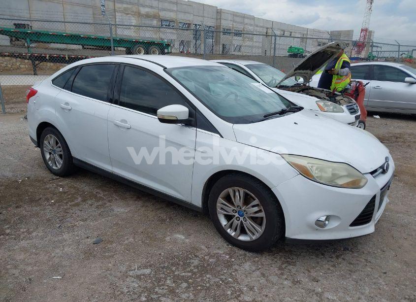 2012 Ford Focus SEL (VIN 1FAHP3H22CL184310) main photo