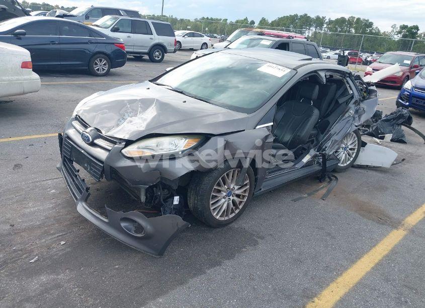 Photo 2 of 2012 Ford Focus SEL (VIN 1FAHP3H23CL230839)