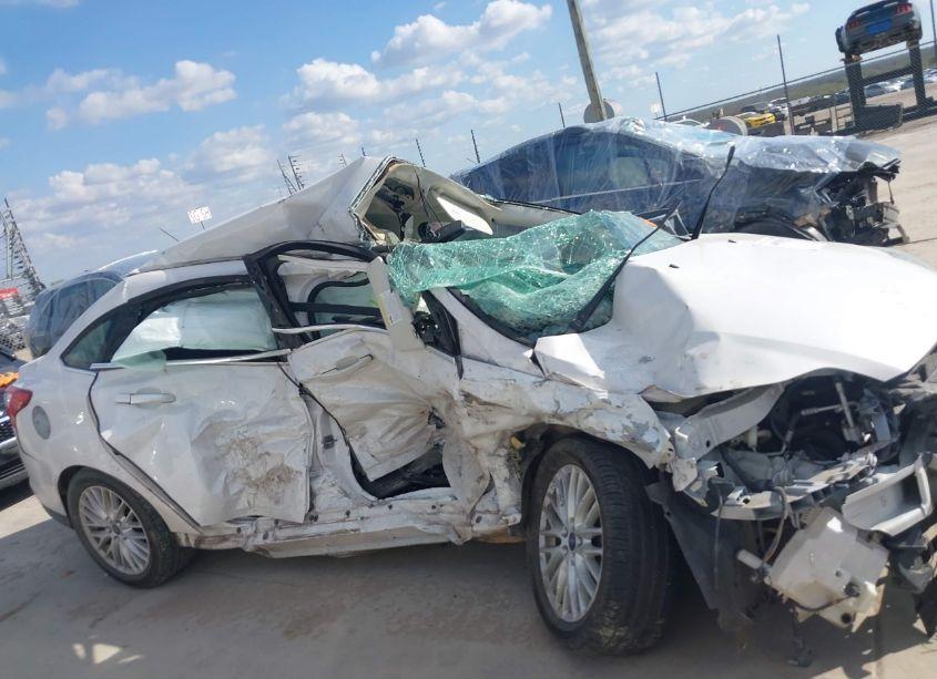 Photo 12 of 2012 Ford Focus SEL (VIN 1FAHP3H24CL243390)