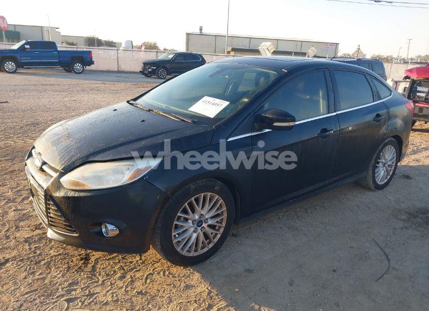 Photo 2 of 2012 Ford Focus SEL (VIN 1FAHP3H26CL372330)