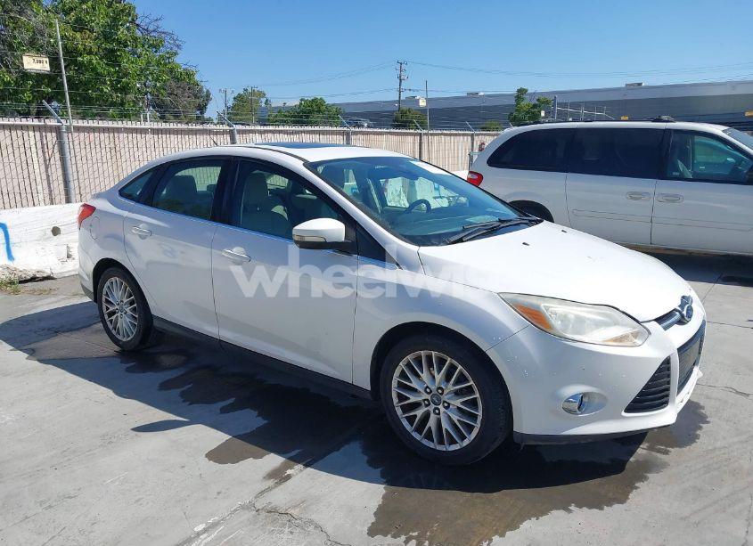 2012 Ford Focus SEL (VIN 1FAHP3H29CL215925) main photo