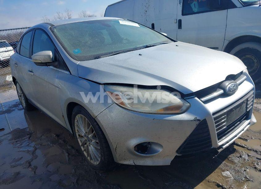 2012 Ford Focus SEL (VIN 1FAHP3H2XCL474696) main photo