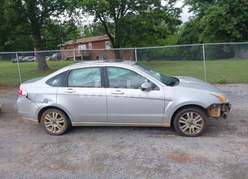 Photo 14 of 2010 Ford Focus SEL (VIN 1FAHP3HN0AW135807)