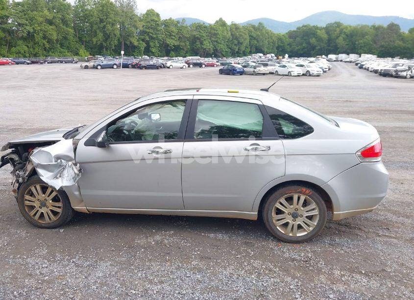 Photo 15 of 2010 Ford Focus SEL (VIN 1FAHP3HN0AW135807)