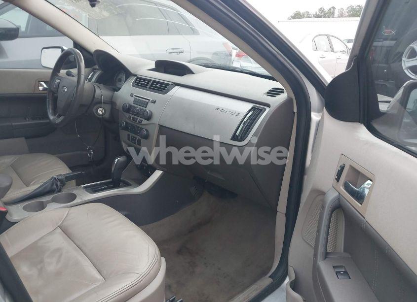 Photo 5 of 2010 Ford Focus SEL (VIN 1FAHP3HN1AW230327)