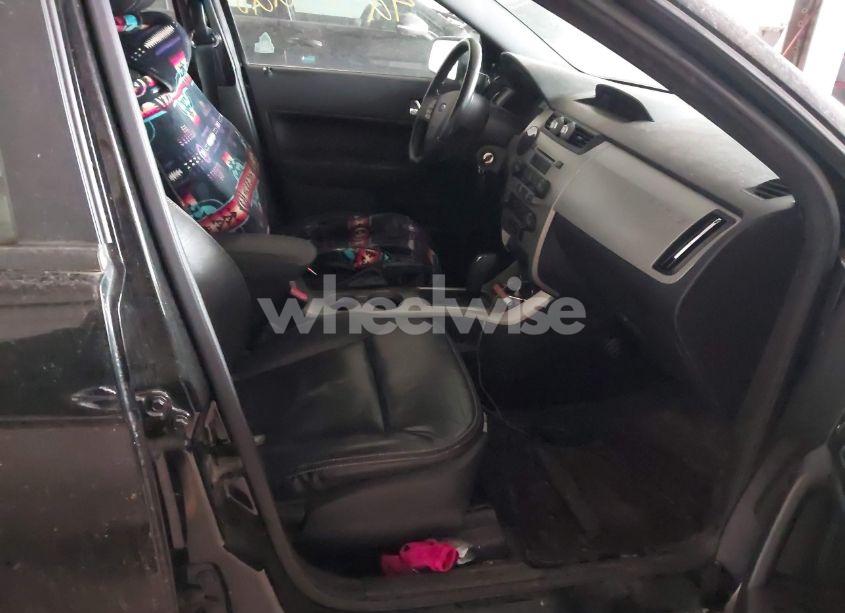 Photo 5 of 2011 Ford Focus SEL (VIN 1FAHP3HN1BW180515)