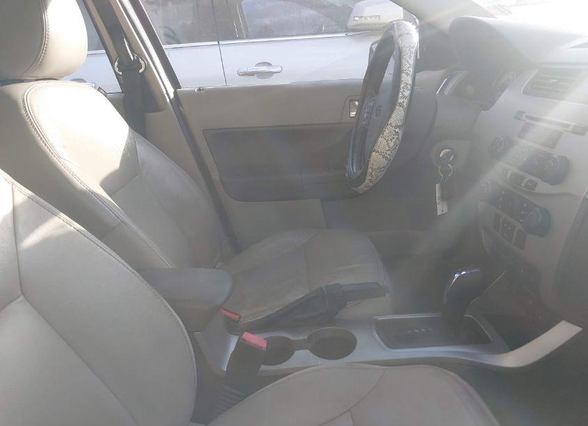 Photo 5 of 2011 Ford Focus SEL (VIN 1FAHP3HN2BW124129)