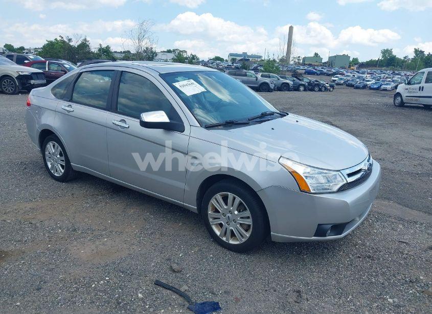 2011 Ford Focus SEL (VIN 1FAHP3HN3BW139934) main photo