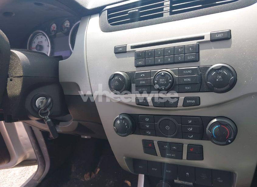 Photo 11 of 2011 Ford Focus SEL (VIN 1FAHP3HN3BW139934)