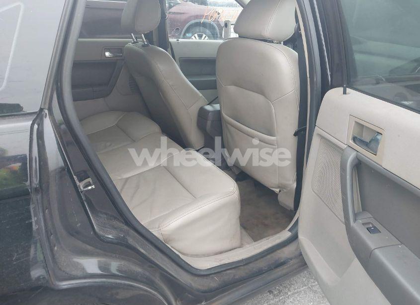 Photo 8 of 2011 Ford Focus SEL (VIN 1FAHP3HN4BW186566)