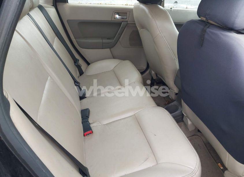 Photo 8 of 2011 Ford Focus SEL (VIN 1FAHP3HN5BW110094)