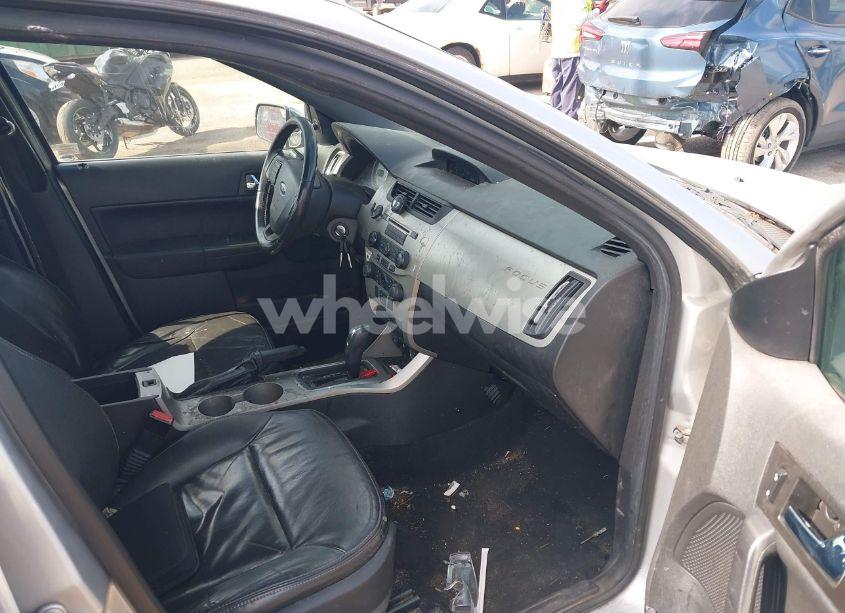 Photo 5 of 2011 Ford Focus SEL (VIN 1FAHP3HN5BW177794)